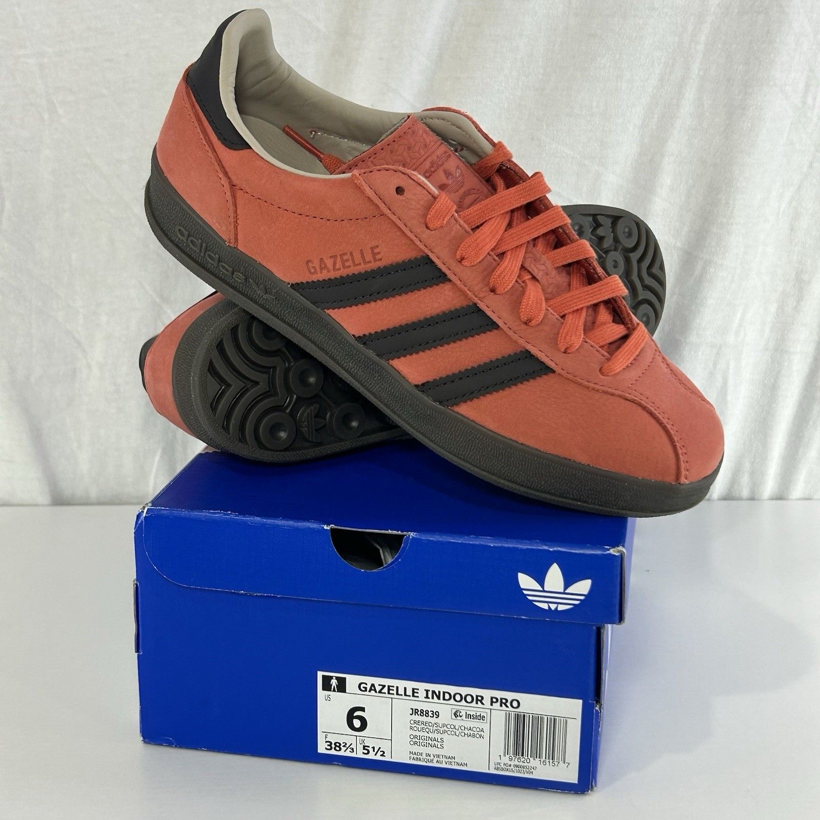 Jr8839 Adidas Originals Gazelle Indoor Pro Men Size 6 Red Charcoal New In Box